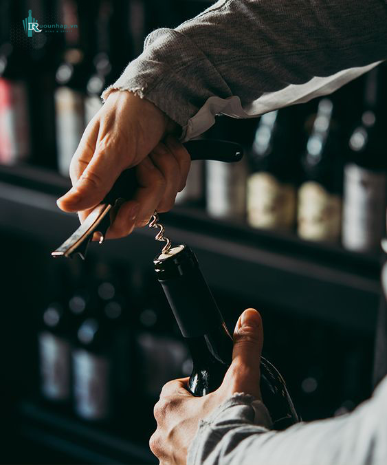 Nên bảo quản rượu vang sau khi mở nắp như thế nào?