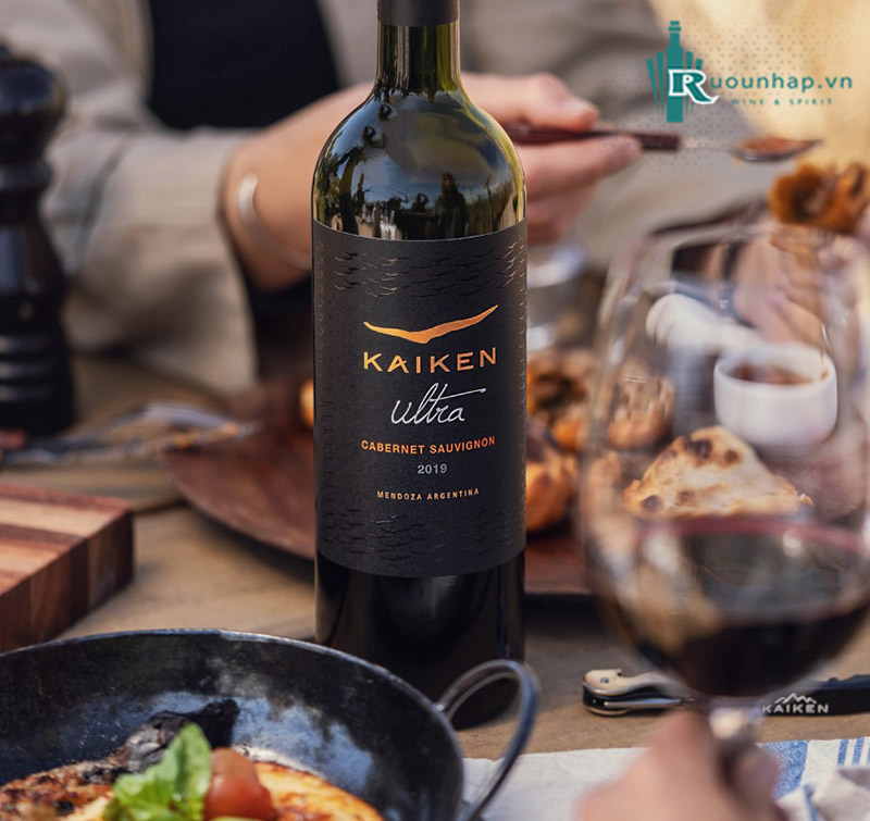 Rượu Vang Kaiken Ultra Cabernet Sauvignon là một trong những dòng vang cao cấp hàng đầu của thương hiệu Kaiken, từ vùng Mendoza, Argentina. 