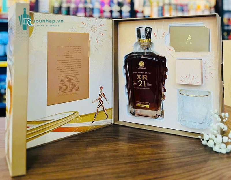 Rượu Johnnie Walker XR 21 Hộp Quà 2025