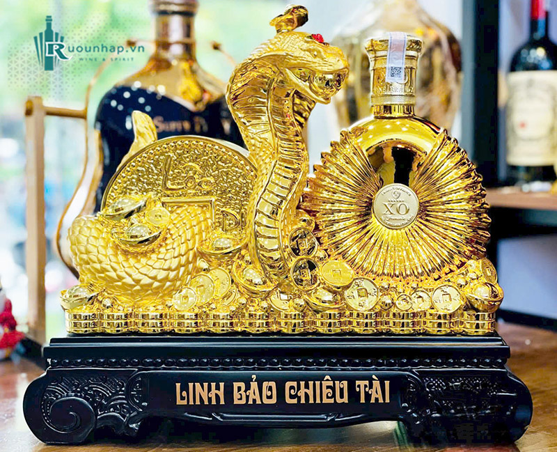 Rượu Linh Vật Rắn 2025 Linh Bảo Chiêu Tài Gold