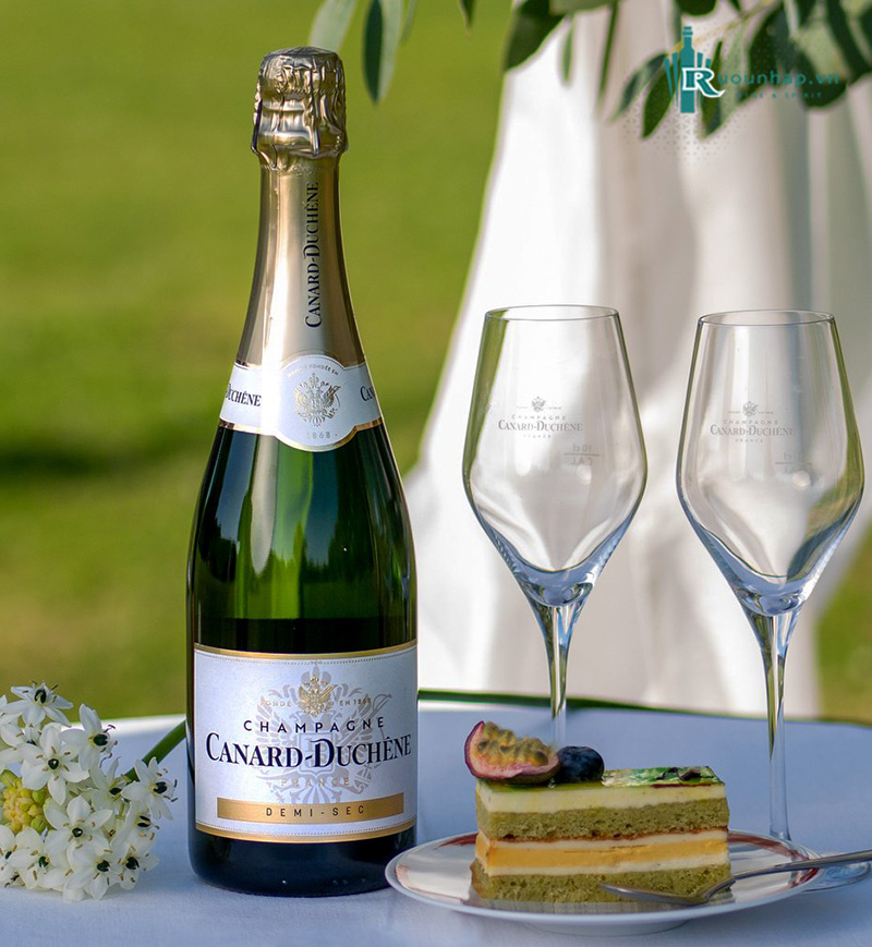Rượu Champagne Canard Duchene Demi Sec
