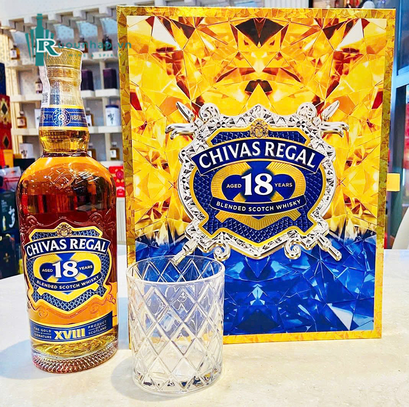 Rượu Chivas 18 Gold Signature Hộp Quà 2026 4 Rượu Chivas 18 Gold Signature Hộp Quà 2026